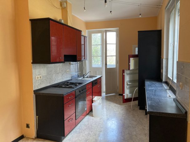 Die Wohnung mit Blick in die vorhandene Küche